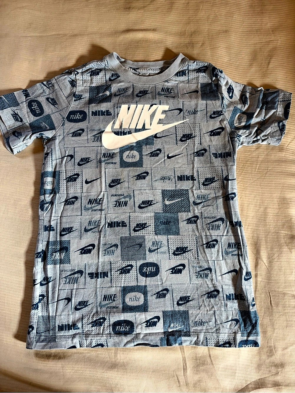 Nike The Nike Tee All-Over Print Logo T-Shirt Girls G